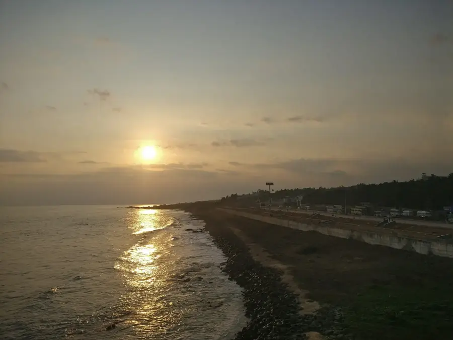 The coast either side of the point — Kanyakumari